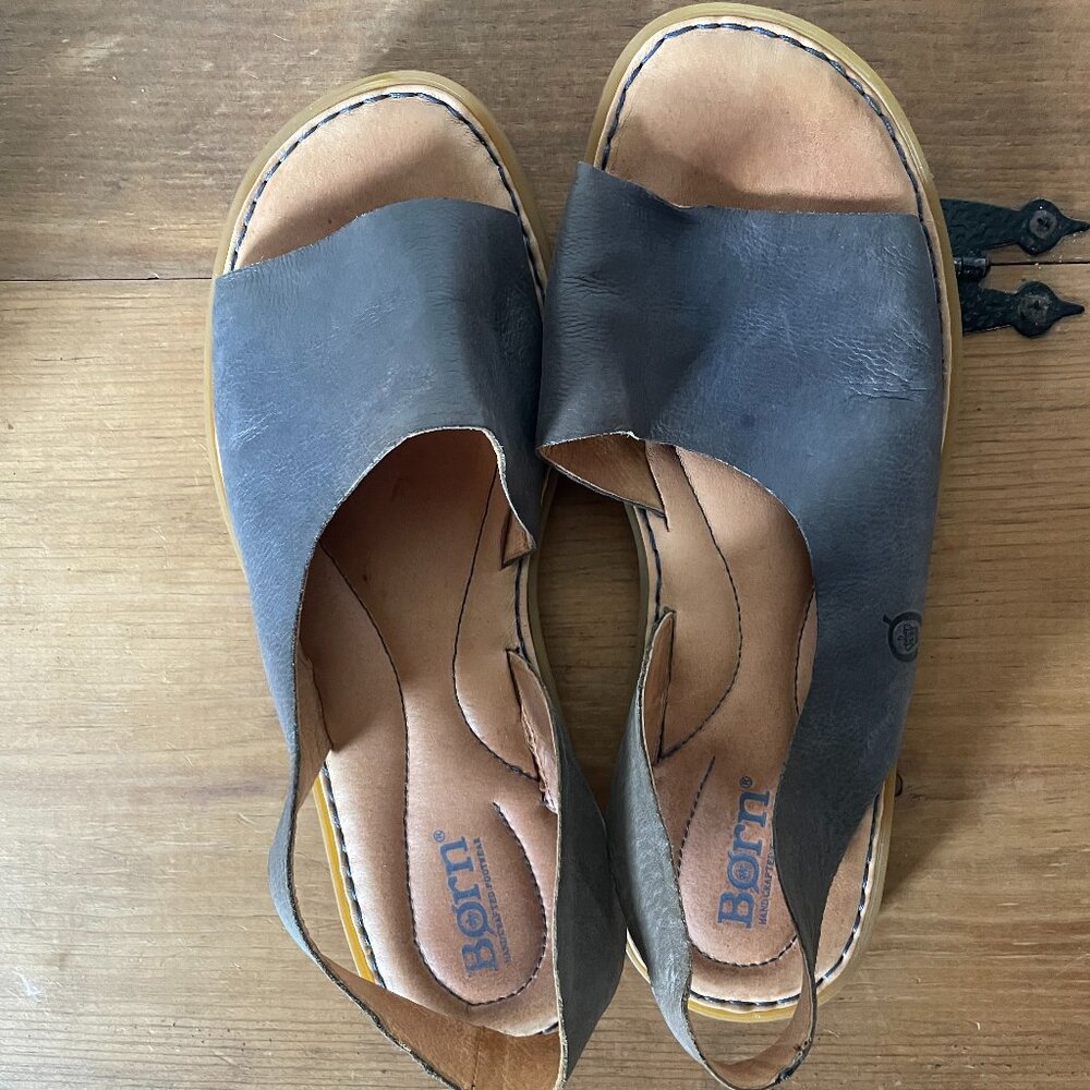 Born Inlet Slip on Leather Sandals Sz 8